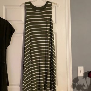 Knee length dress with pockets